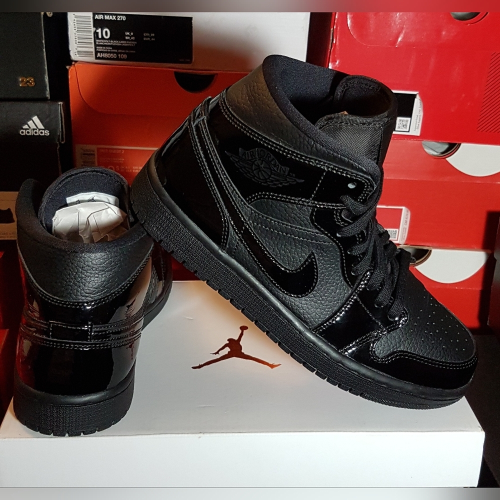 AIR JORDAN 1 SE MID RETRO PREMIUM WOMEN'S US SIZE 7.5 NEW IN BOX WORE ONCE